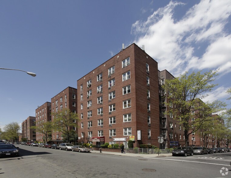 79-11 41st Ave, Elmhurst, NY à louer - Photo de l’immeuble – Image 1 sur 4