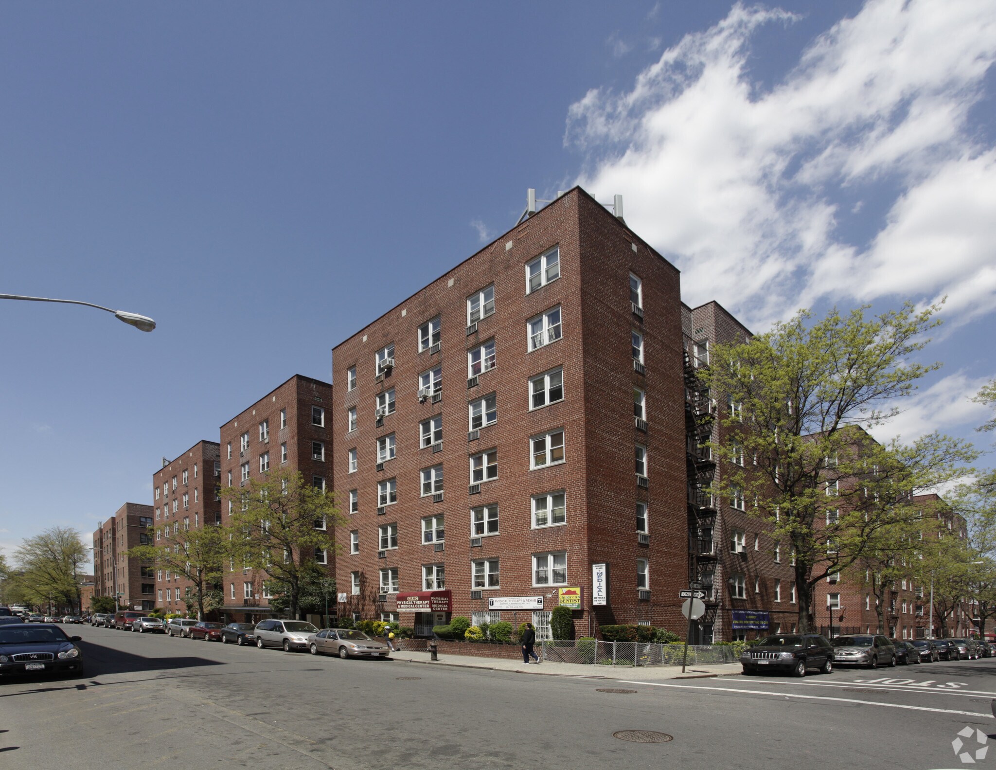 79-11 41st Ave, Elmhurst, NY à louer Photo de l’immeuble– Image 1 sur 5