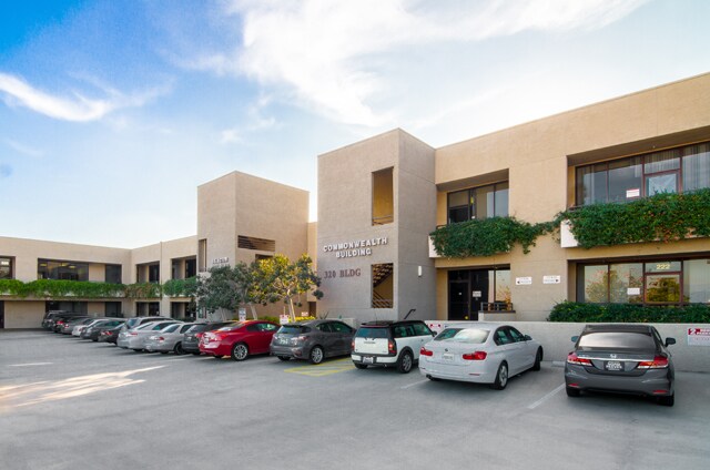 320 S Garfield Ave, Alhambra, CA à louer - Photo de l’immeuble – Image 3 sur 5