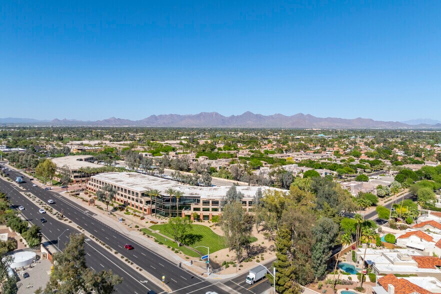 8501 N Scottsdale Rd, Scottsdale, AZ à louer - Photo de l’immeuble – Image 2 sur 6