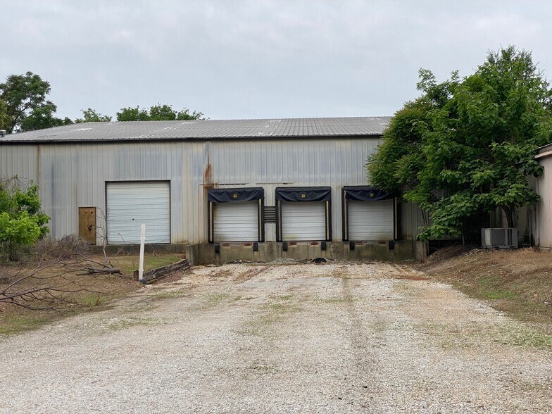 130 N College St, Pontotoc, MS à louer - Photo de l’immeuble – Image 2 sur 16