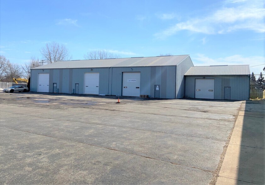 2428 W Wadsworth Rd, Waukegan, IL à louer - Photo de l’immeuble – Image 2 sur 2