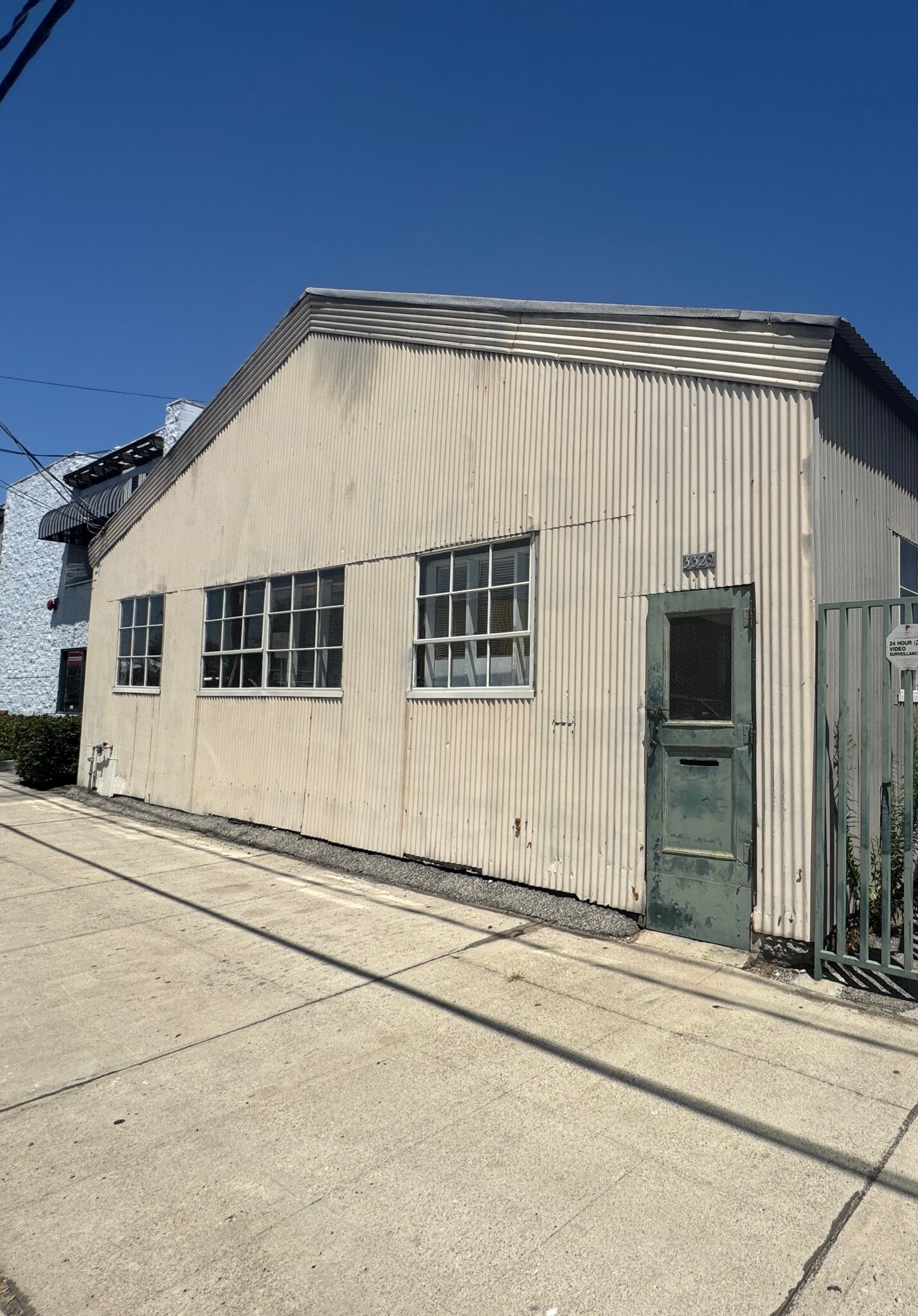 3329 Burton Ave, Burbank, CA à louer Photo intérieure– Image 1 sur 7
