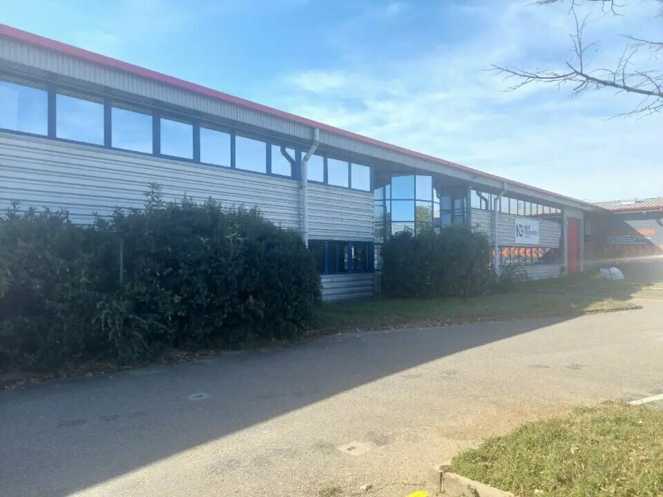 Local d’activités dans Mions à louer Photo de l’immeuble– Image 1 sur 5