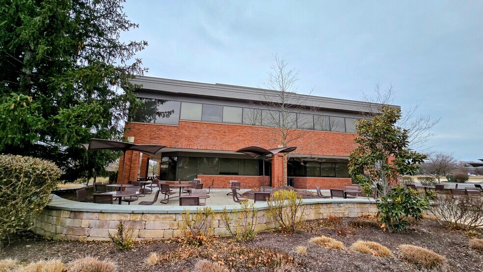 255 Business Center Dr, Horsham Township, PA à vendre - Photo de l’immeuble – Image 3 sur 21