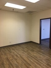 21828 Lassen St, Chatsworth, CA à louer Photo intérieure– Image 2 sur 5