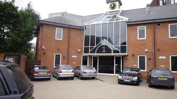 1 Wheatfield Way, Kingston Upon Thames à louer - Photo de l’immeuble – Image 3 sur 6