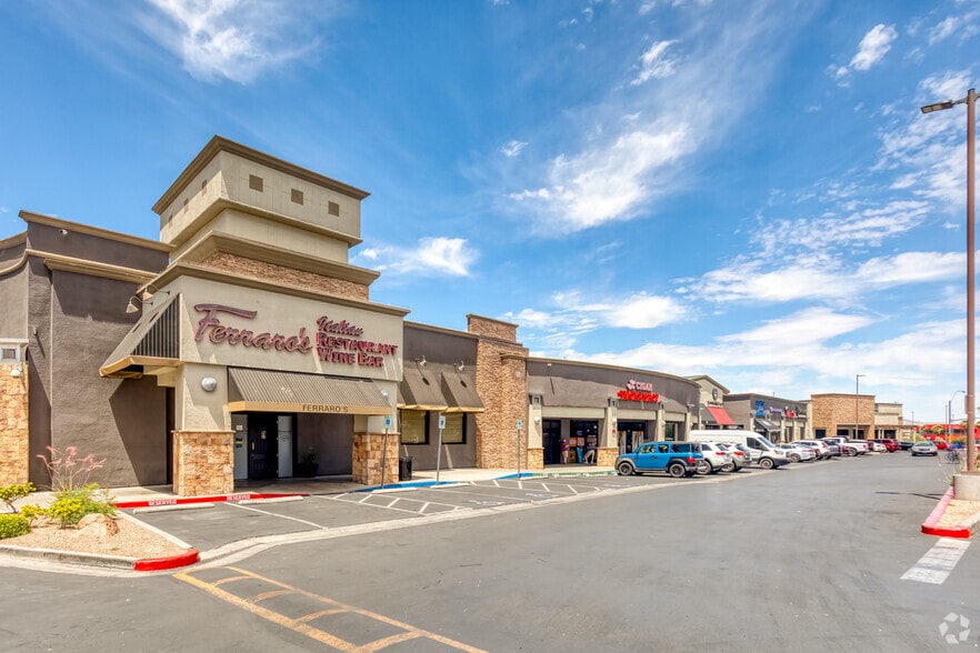 4480 Paradise Rd, Las Vegas, NV à louer - Photo de l’immeuble – Image 2 sur 43