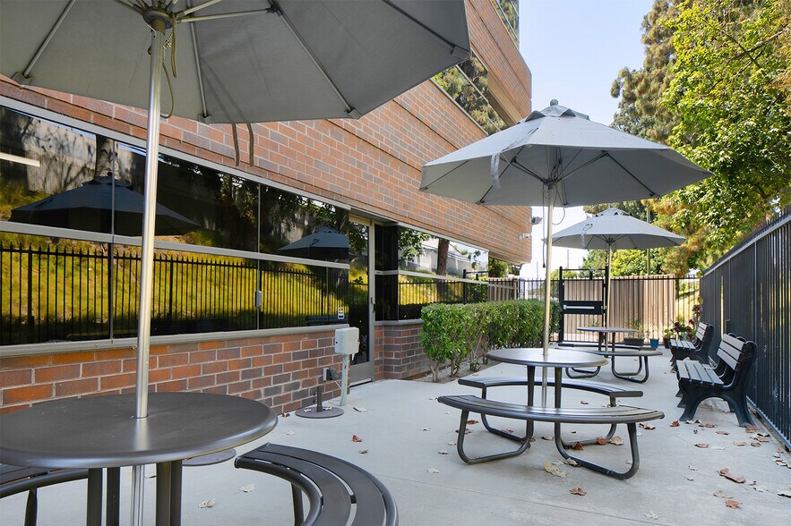 601 S Lewis St, Orange, CA à vendre - Photo de l’immeuble – Image 3 sur 18