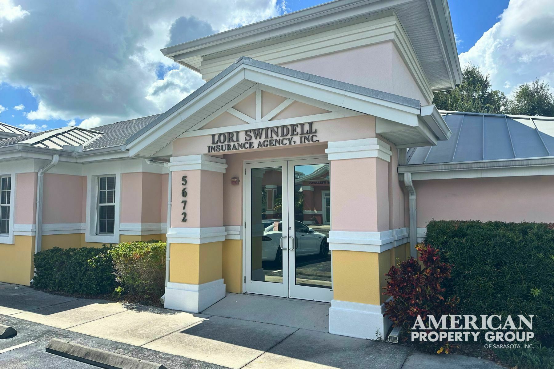 5672-5674 Marquesas Cir, Sarasota, FL à vendre Photo de l’immeuble– Image 1 sur 2