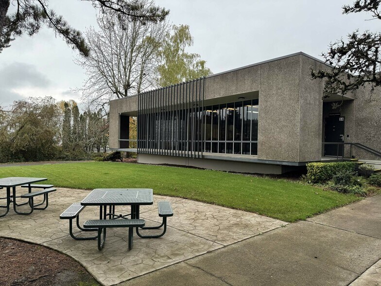 14200 SW 72nd Ave, Portland, OR à vendre - Photo de l’immeuble – Image 3 sur 16