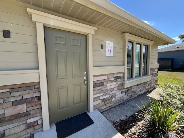 205 Ridgewood Ave, Brandon, FL à louer - Photo de l’immeuble – Image 2 sur 25