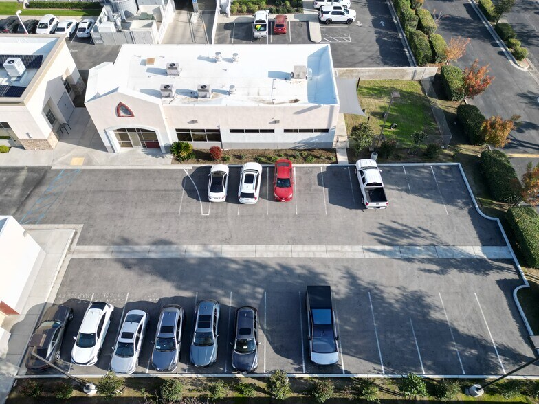 9879 Camino Media, Bakersfield, CA à louer - Photo de l’immeuble – Image 2 sur 3