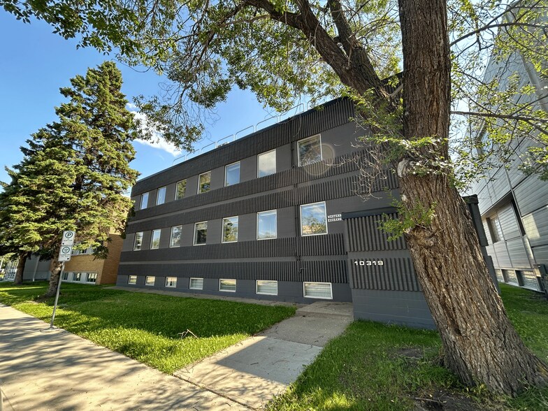10319 Princess Elizabeth Ave, Edmonton, AB à louer - Photo de l’immeuble – Image 3 sur 6