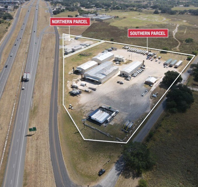 389 Interstate 35 S, Devine, TX à louer Photo de l’immeuble– Image 1 sur 53