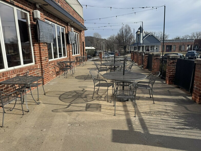 160 English Landing Dr, Parkville, MO à louer - Photo de l’immeuble – Image 1 sur 5