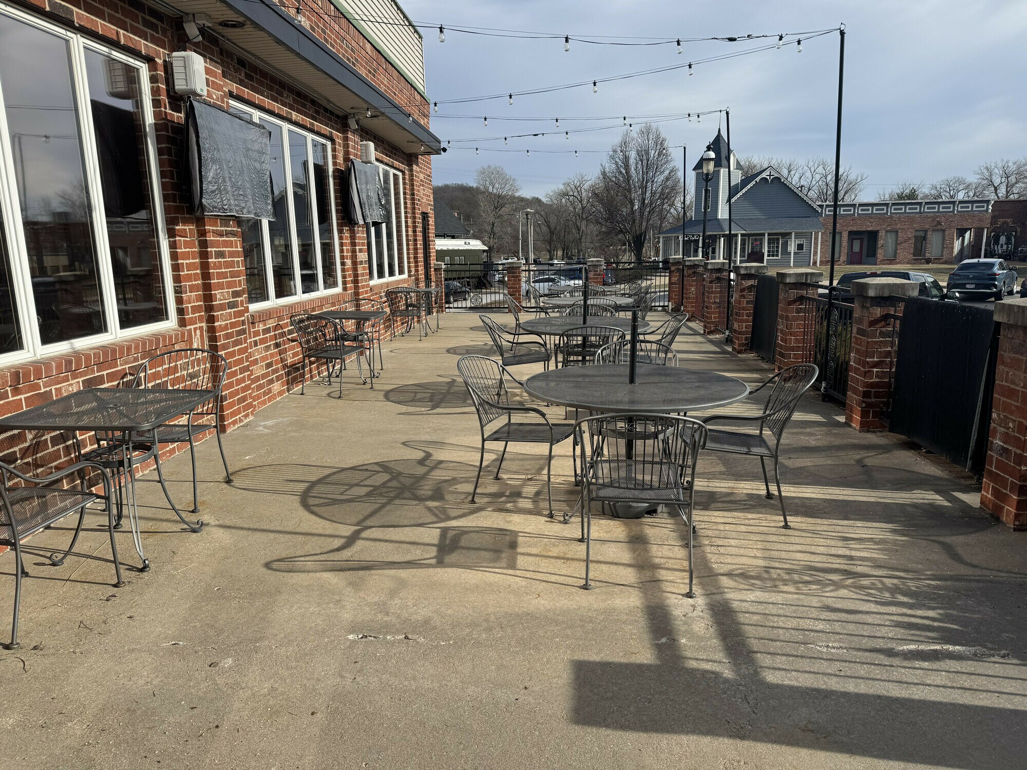 160 English Landing Dr, Parkville, MO à louer Photo de l’immeuble– Image 1 sur 6