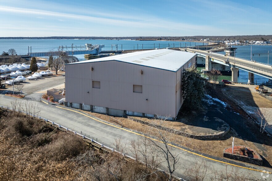 8 River St, Waterford, CT à vendre - Photo de l’immeuble – Image 2 sur 6