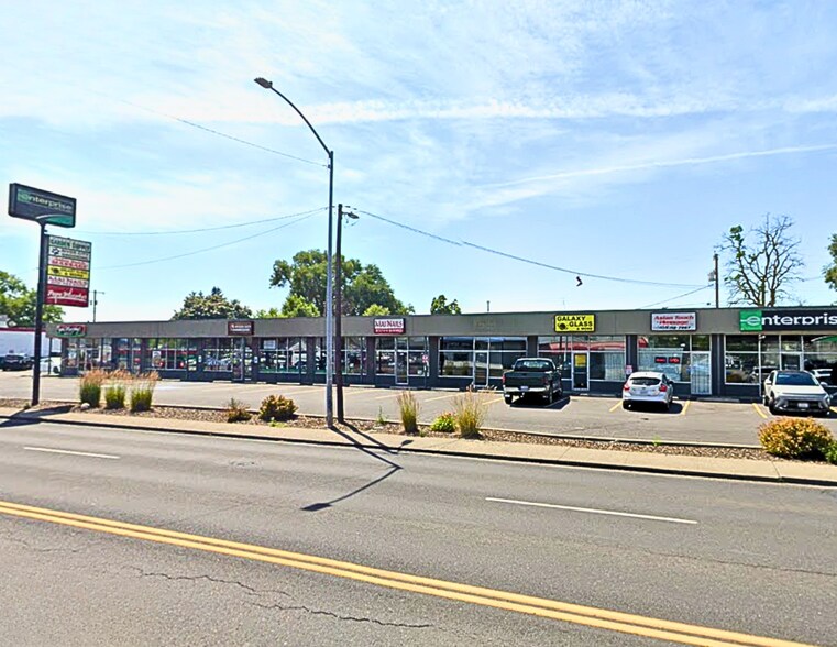 1426-1528 E Francis St, Spokane, WA à louer - Photo de l’immeuble – Image 2 sur 4
