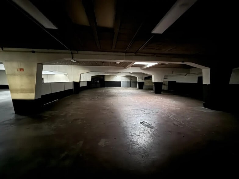 Local commercial dans Marseille à vendre - Photo de l’immeuble – Image 3 sur 5