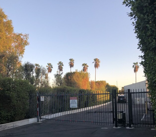 15235 Brand Blvd, Mission Hills, CA à louer - Photo de l’immeuble – Image 3 sur 5
