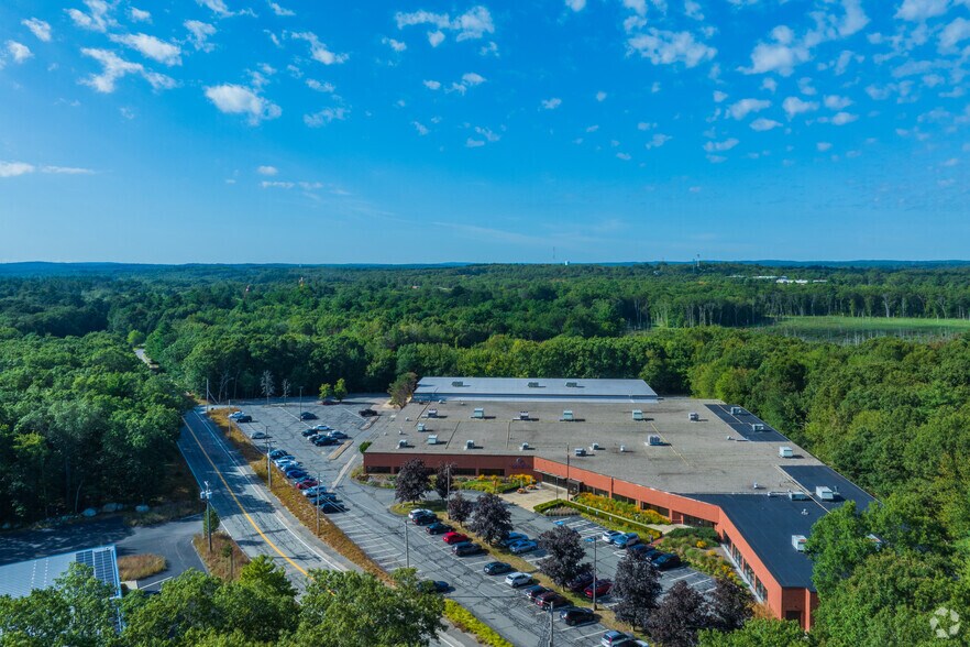 10 Trotter Dr, Medway, MA à vendre - Aérien – Image 2 sur 10
