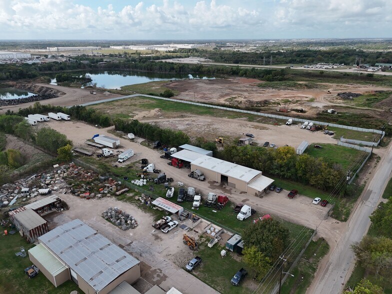 5720 Allison Rd, Houston, TX à louer - Photo de l’immeuble – Image 3 sur 28
