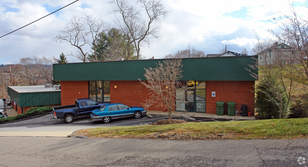 70 Hazel Mill Rd, Asheville, NC à louer - Photo principale – Image 1 sur 3