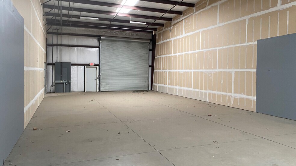 1500 Enterprise Dr, Lemoore, CA à louer - Photo intérieure – Image 3 sur 4