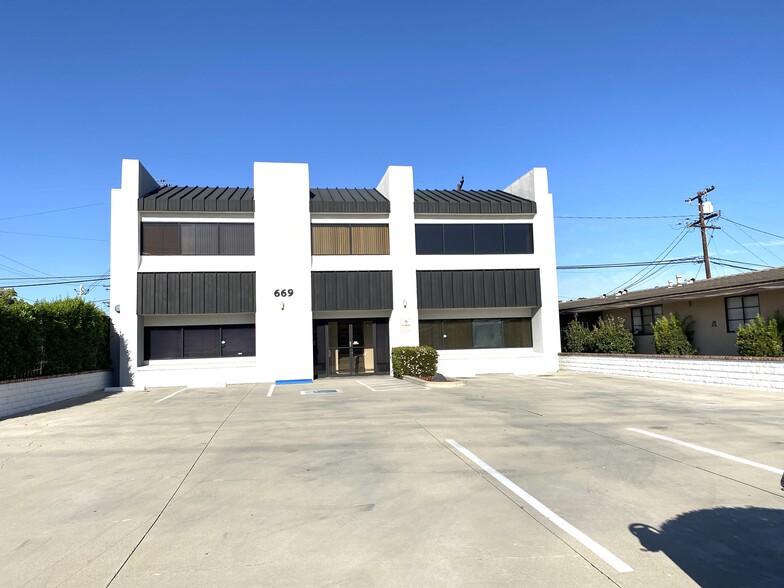 669 2nd Ave, Covina, CA à louer - Photo de l’immeuble – Image 1 sur 7