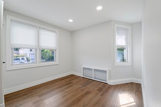 1553 Broadway, Hewlett, NY à louer Photo intérieure– Image 2 sur 6