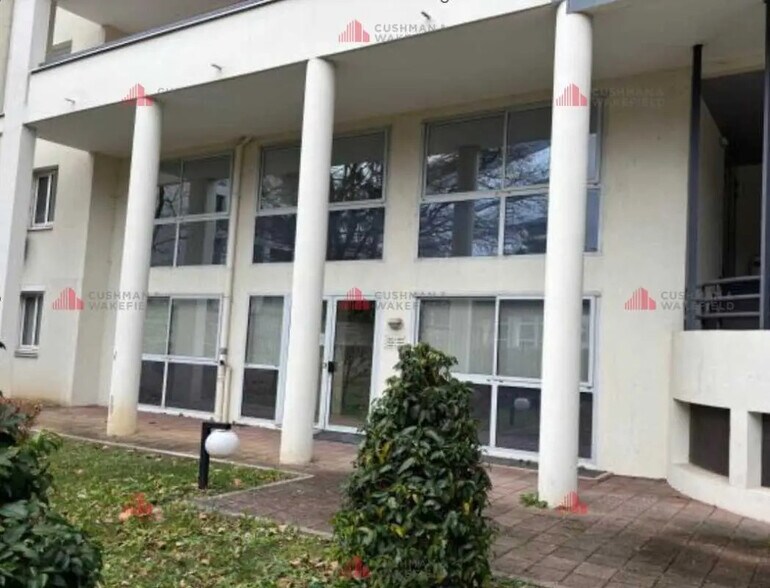 Bureau dans Besançon à louer - Photo de l’immeuble – Image 2 sur 2