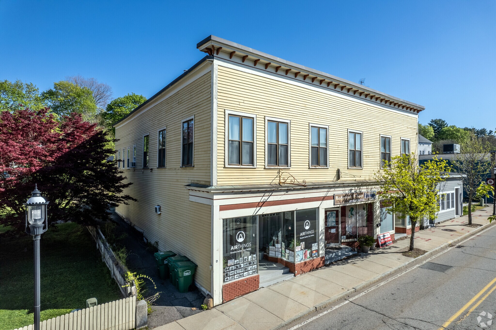 99-105 Church St, Whitinsville, MA à louer Photo principale– Image 1 sur 8