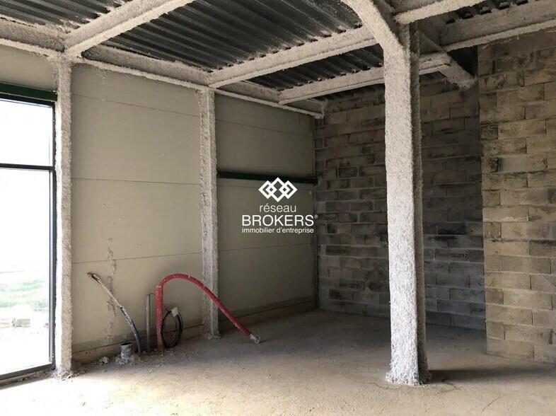 Local commercial dans Bernes-sur-Oise à louer - Photo de l’immeuble – Image 3 sur 4