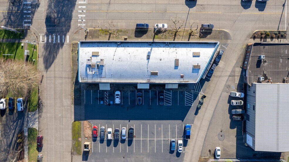 1106 Douglas St, Longview, WA à vendre - Photo de l’immeuble – Image 2 sur 15