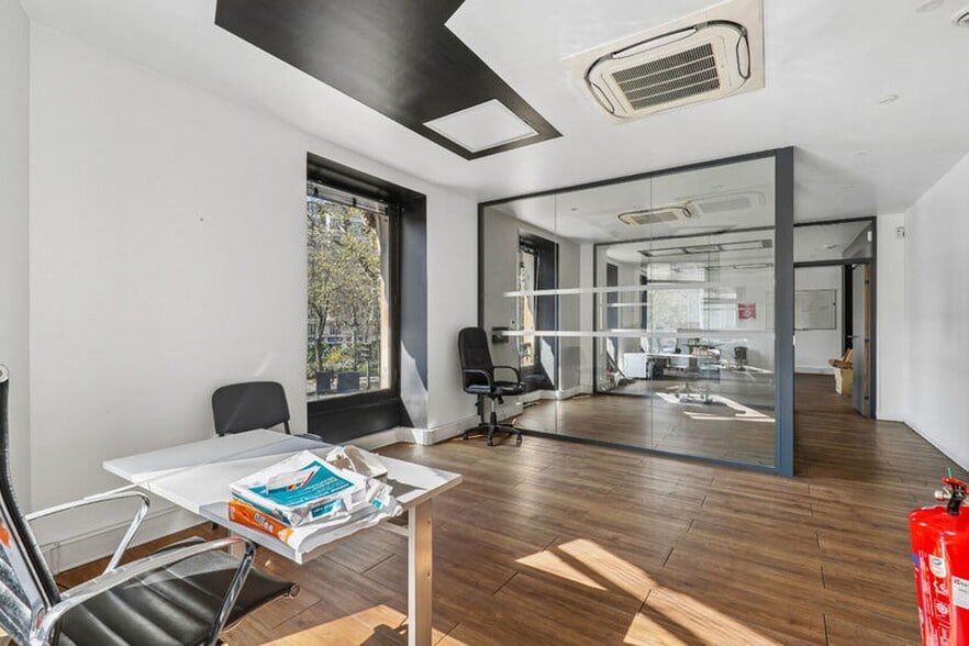 53 Boulevard Voltaire, Paris à louer - Photo de l’immeuble – Image 3 sur 12