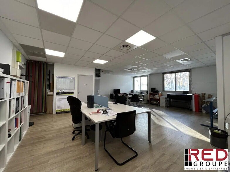 Bureau dans Le Tholonet à louer - Photo de l’immeuble – Image 3 sur 5