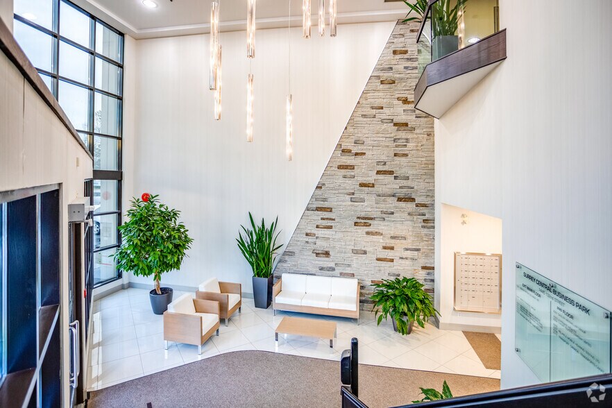7445 132nd St, Surrey, BC à louer - Hall d’entrée – Image 3 sur 7