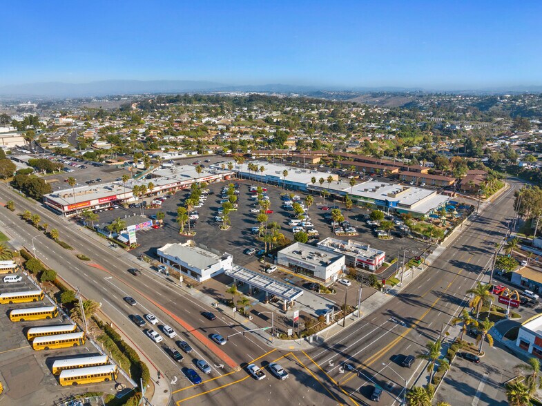 2007-2041 Mission Ave, Oceanside, CA à louer - Photo de l’immeuble – Image 1 sur 8
