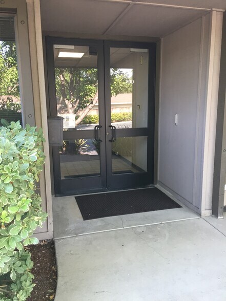 1221 Farmers Ln, Santa Rosa, CA à louer - Photo de l’immeuble – Image 3 sur 7