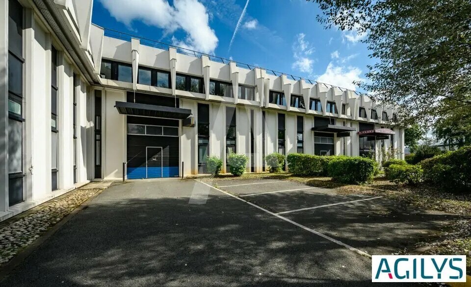 Local d’activités dans COURCOURONNES à louer - Photo de l’immeuble – Image 1 sur 5