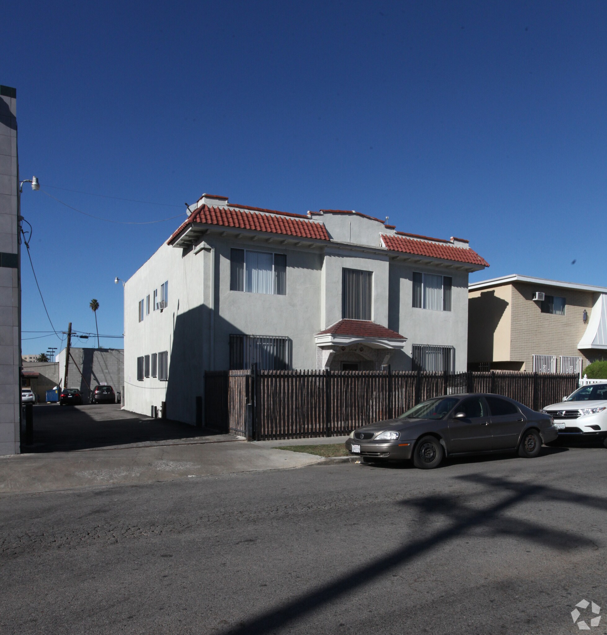 1711 N Alexandria Ave, Los Angeles, CA à vendre Photo principale– Image 1 sur 3