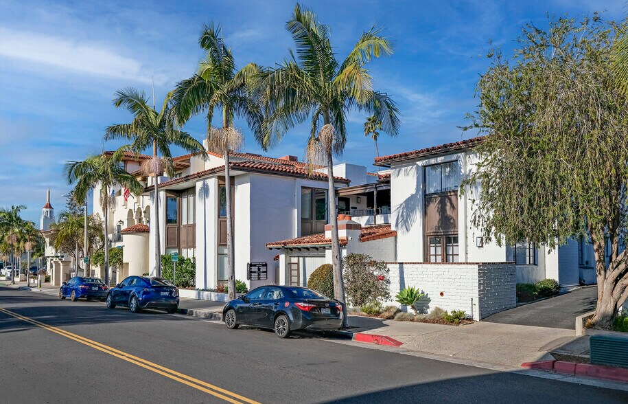 125 E Victoria St, Santa Barbara, CA à louer - Photo principale – Image 1 sur 6