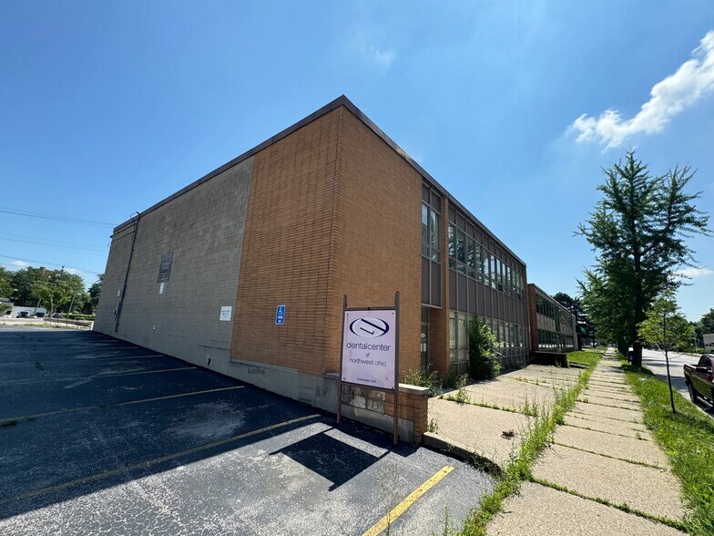2138 Madison Ave, Toledo, OH à vendre - Photo de l’immeuble – Image 2 sur 11