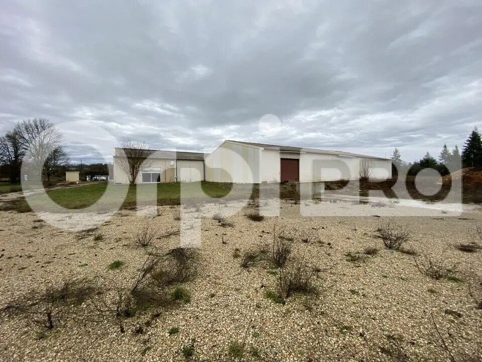 Local d'activités dans Caylus à vendre Photo de l’immeuble– Image 1 sur 11