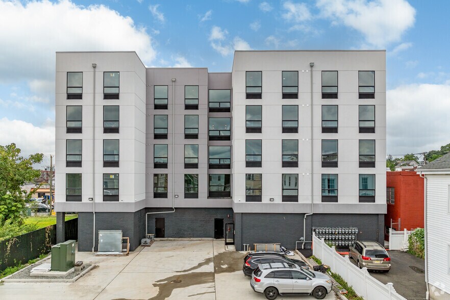 141-147 Crooks Ave, Paterson, NJ à louer - Photo de l’immeuble – Image 2 sur 23