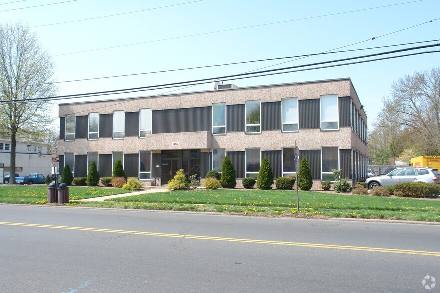 1550 Park Ave, South Plainfield, NJ à louer - Photo de l’immeuble – Image 2 sur 8