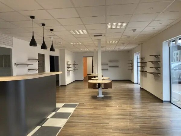 Local d’activités dans Argelès-sur-Mer à louer - Photo de l’immeuble – Image 2 sur 4