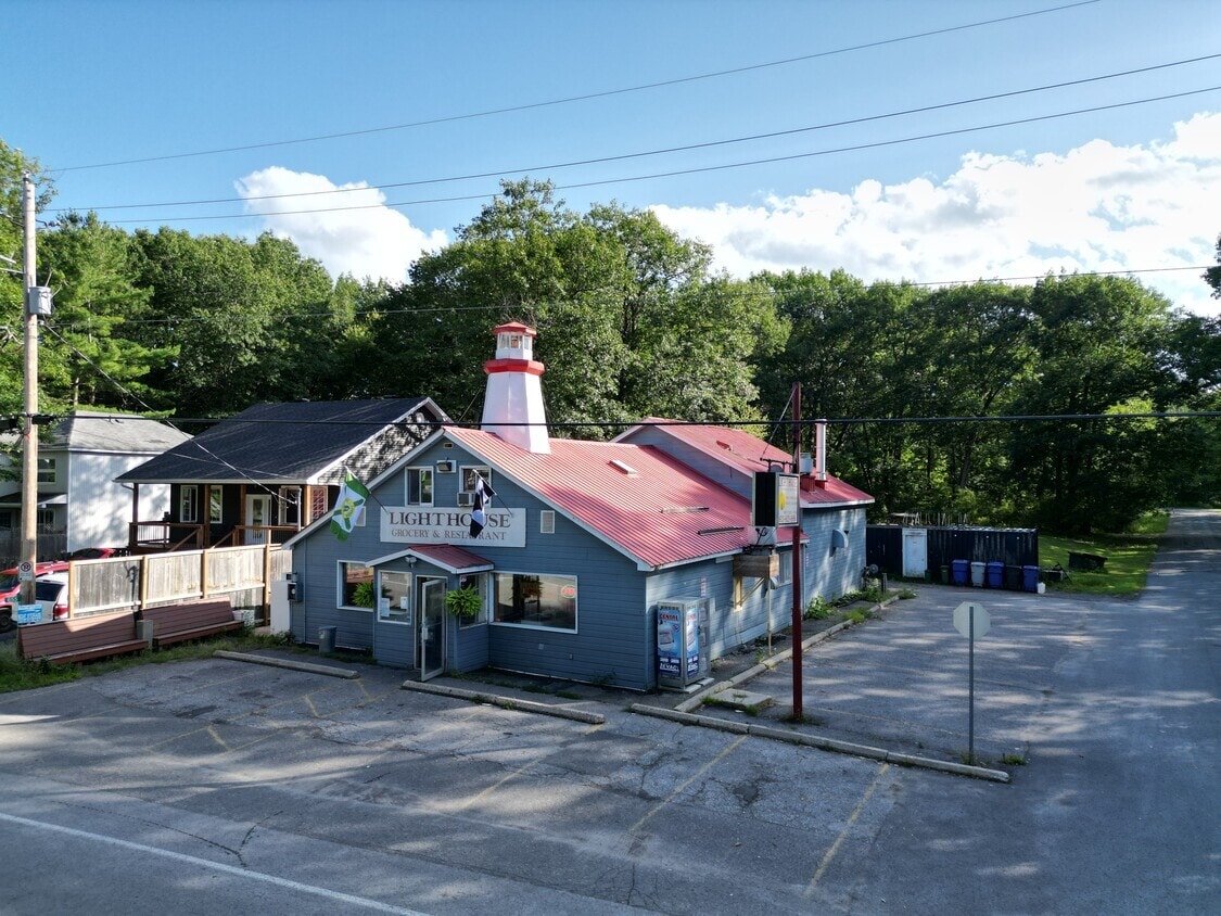 655 Bayview Dr, Ottawa, ON à vendre Photo de l’immeuble– Image 1 sur 14