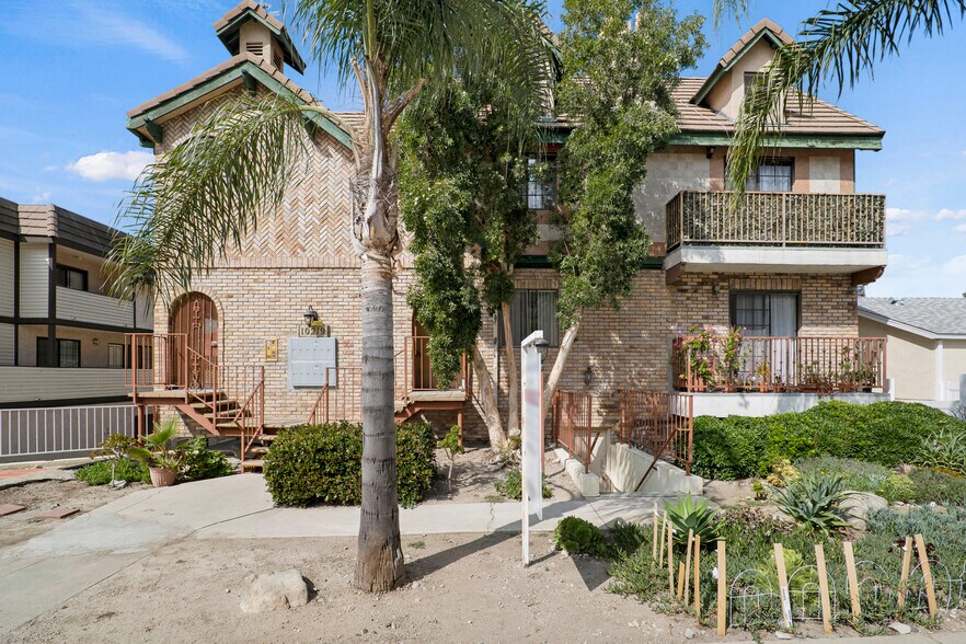 10219 Commerce Ave, Tujunga, CA à vendre - Photo de l’immeuble – Image 2 sur 12
